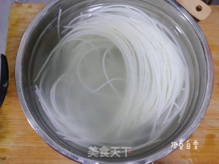 砂锅牛肉番茄米线❤️(一款简单营养的做法)的做法步骤:2