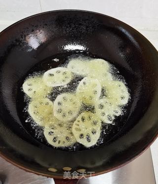 脆炸藕片的做法步骤:7
