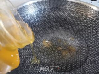 琥珀核桃仁的做法步骤:3