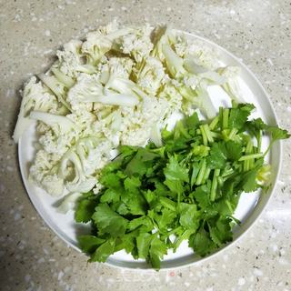 腊肉炒花菜 的做法步骤:2