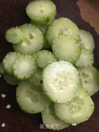 辣椒炒皮蛋的做法步骤：3