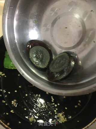 辣椒炒皮蛋的做法步骤：5