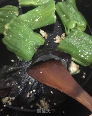 辣椒炒皮蛋的做法步骤：6