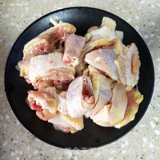 黄花菜炖鸡煲的做法步骤:2