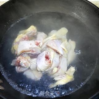 黄花菜炖鸡煲的做法步骤:4