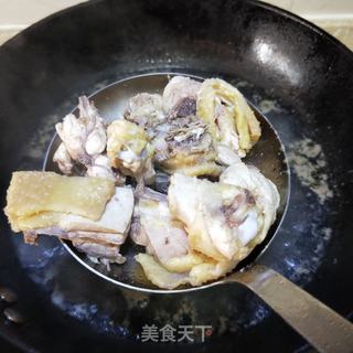 黄花菜炖鸡煲的做法步骤:5