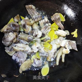 黄花菜炖鸡煲的做法步骤:8
