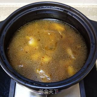 黄花菜炖鸡煲的做法步骤:11