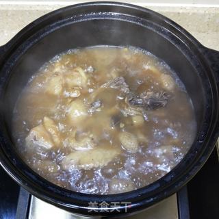 黄花菜炖鸡煲的做法步骤:14