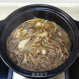 黄花菜炖鸡煲的做法步骤:16