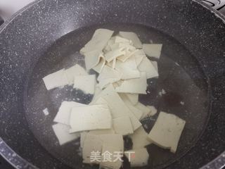嫩豆腐蒜苗汤的做法步骤:4