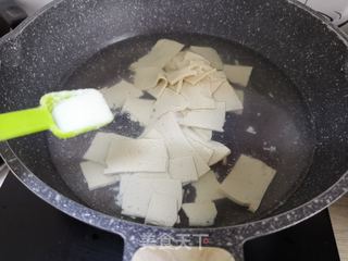 嫩豆腐蒜苗汤的做法步骤:5