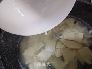 嫩豆腐蒜苗汤的做法步骤：6