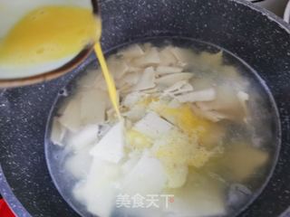 嫩豆腐蒜苗汤的做法步骤:7