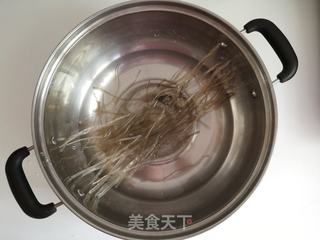 虾仁白菜炖粉条的做法步骤:2