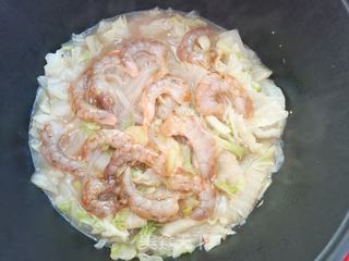 虾仁白菜炖粉条的做法步骤:11