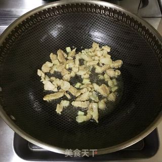 红萝卜炖肉的做法步骤：1