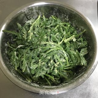 粉蒸茼蒿的做法步骤：6