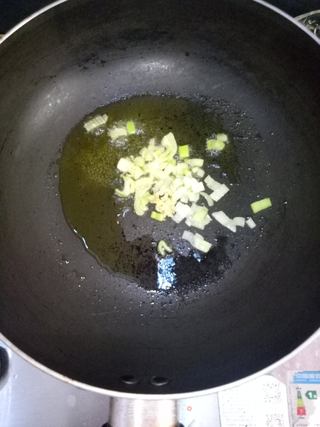 猪血粉丝豆腐汤的做法步骤：3