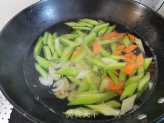 西芹百合炒虾仁的做法步骤:5