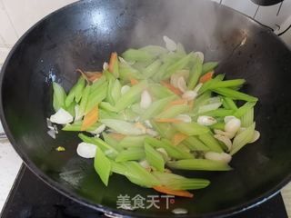 西芹百合炒虾仁的做法步骤:8