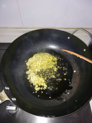 蒜蓉粉丝虾煲的做法步骤:6