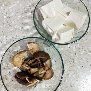 香菇青菜烧豆腐的做法步骤:2