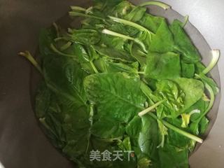 胡萝卜菠菜鸡蛋炒河粉的做法步骤：2