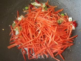 胡萝卜菠菜鸡蛋炒河粉的做法步骤:8