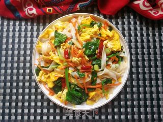 胡萝卜菠菜鸡蛋炒河粉的做法步骤:15