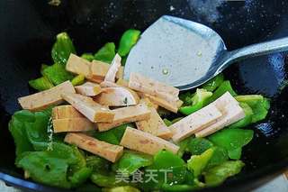 青椒炒火腿的做法步骤:4