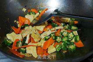 冻豆腐炒秋葵的做法步骤:6