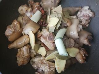 猪蹄炖黄豆的做法步骤:13