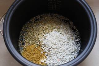 红薯小米饭的做法步骤:4