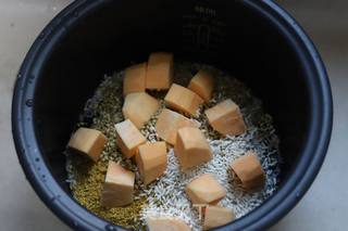 红薯小米饭的做法步骤:5