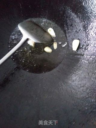 包菜炒肘肠的做法步骤：5