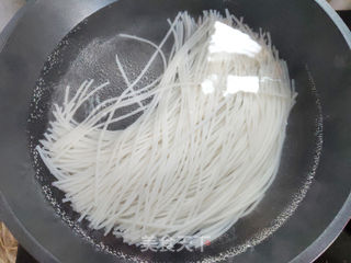 四季豆香菇肉丝炒粉的做法步骤:4