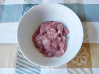 四季豆香菇肉丝炒粉的做法步骤:2