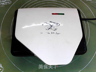 德式火腿夹心黑全麦土豆华夫饼的做法步骤：15