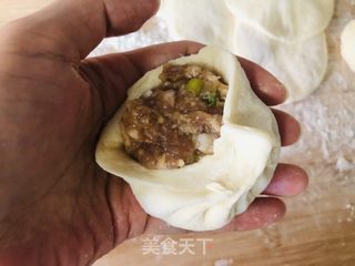 味美多汁的大肉包的做法步骤：19