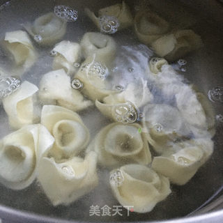 酸汤青菜鲜肉馄饨的做法步骤：13