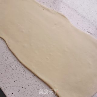火腿肠葱花扭扭卷的做法步骤:4