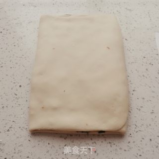 火腿肠葱花扭扭卷的做法步骤:6