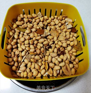 五香盐炒花生米的做法步骤:13