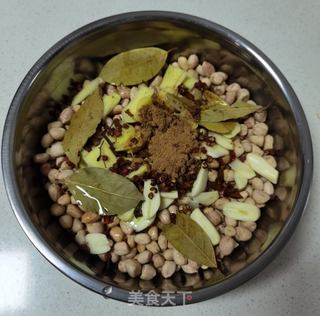五香盐炒花生米的做法步骤:6