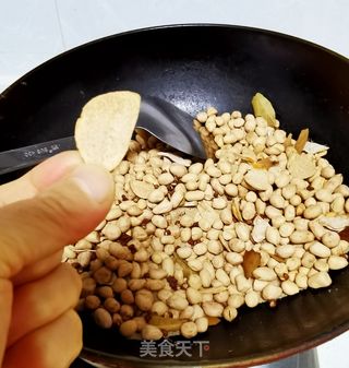 五香盐炒花生米的做法步骤:12