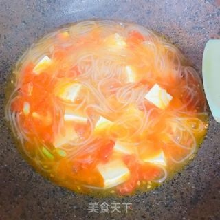 西红柿豆腐粉丝汤的做法步骤：7