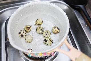 8个月以上辅食仿真宝宝版蛋黄酥的做法步骤:2