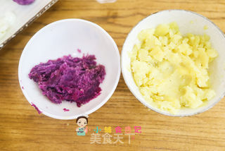 8个月以上辅食仿真宝宝版蛋黄酥的做法步骤:4