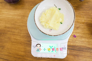 8个月以上辅食仿真宝宝版蛋黄酥的做法步骤:7